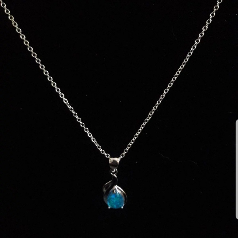 New Fire opal sliver pendant & sliver chain